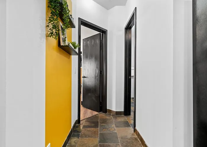 The Mountaineer By Instantsuites Pool & Hottub