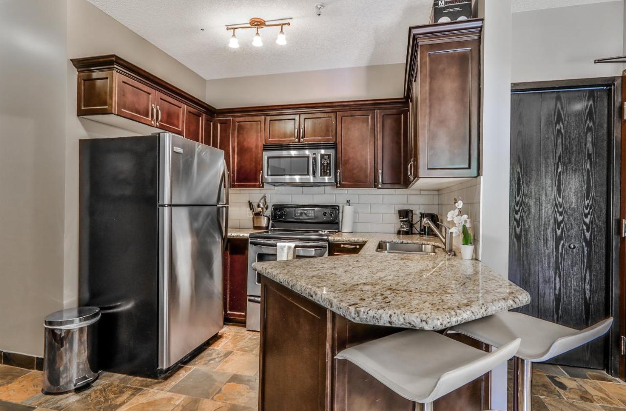 The Mountaineer By Instantsuites Pool & Hottub Apartment Canmore