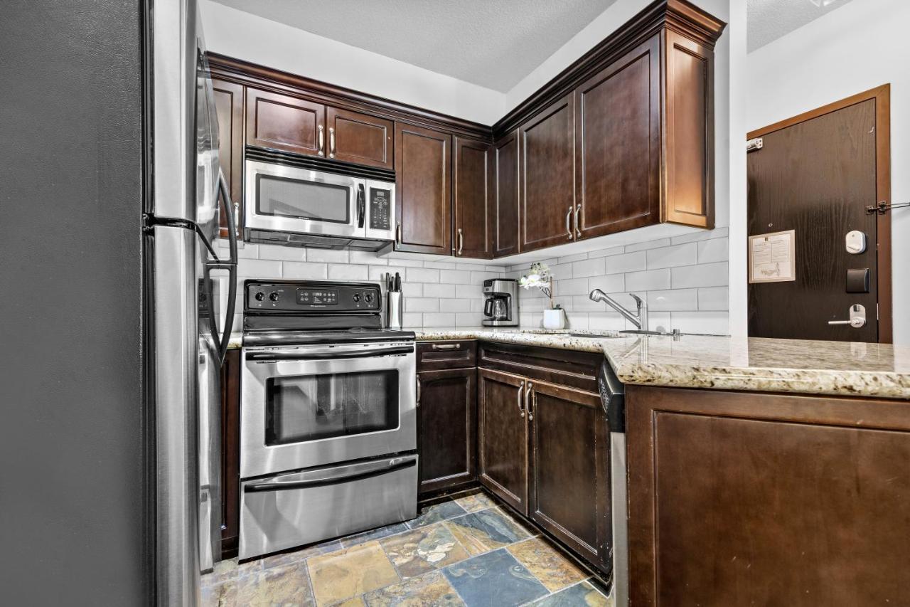 The Mountaineer By Instantsuites Pool & Hottub Apartment Canmore
