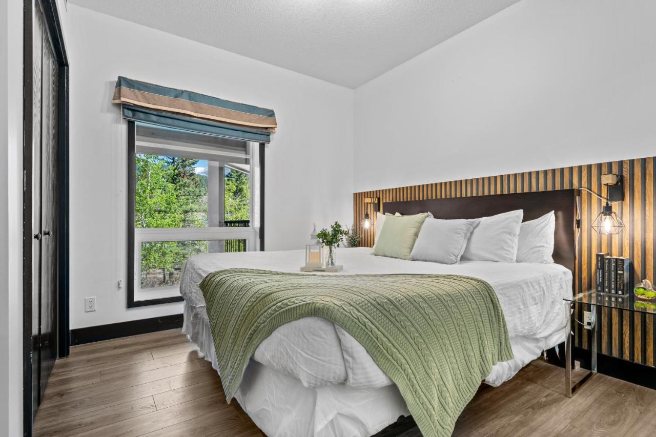 The Mountaineer By Instantsuites Pool & Hottub * Canmore